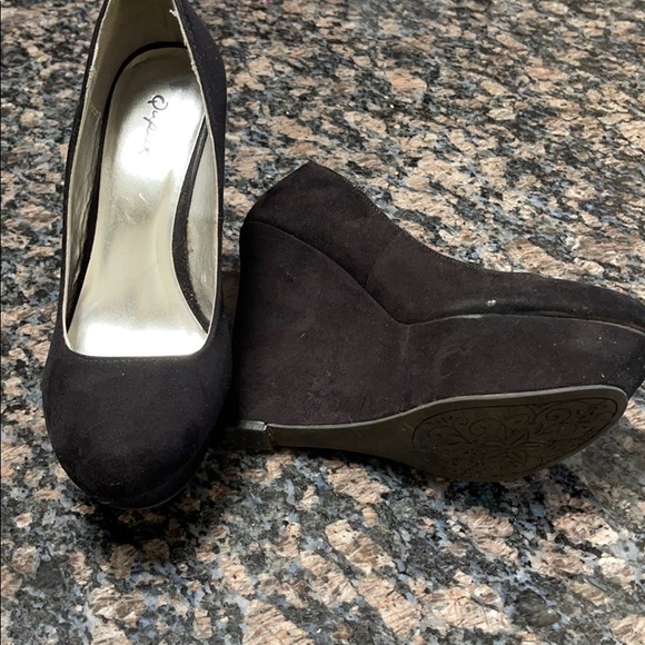 Shoes - Picture 2 of 5